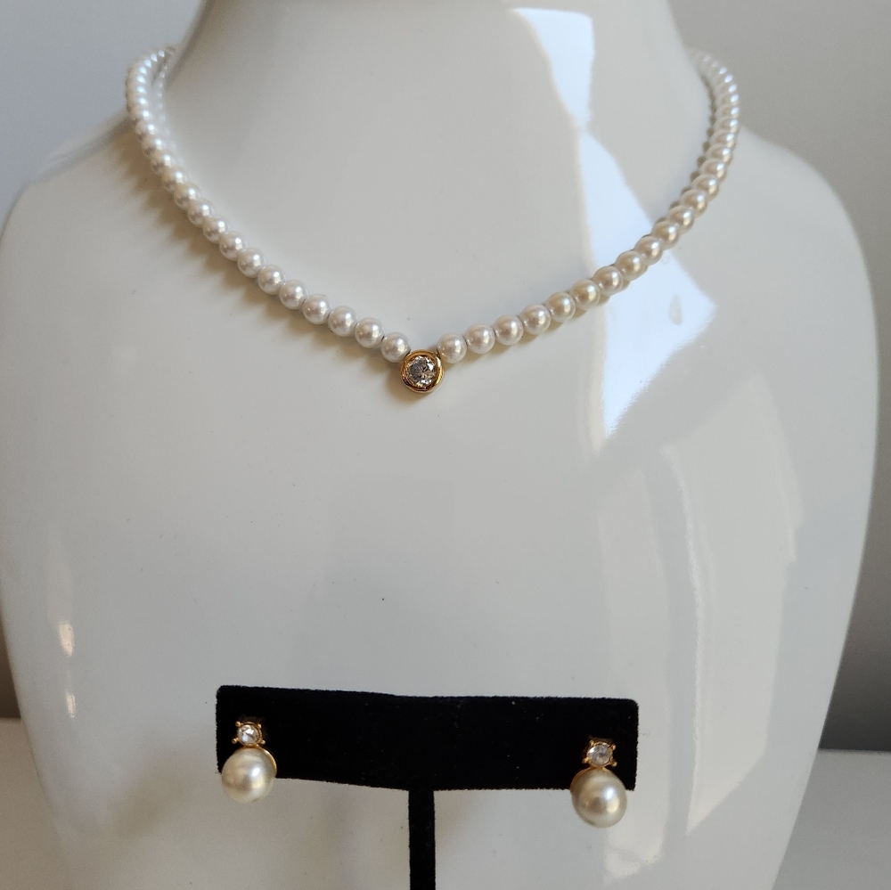 FAUX PEARL NECKLACE AND PIERCED EARRING SET